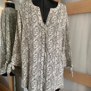 NEW, Floral Design Tie Sleeve Top,L